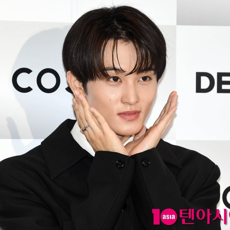 "친구야, 메시지 남겨줘"…NCT 탈퇴한 마크 번호에 1시간 만에 2만 통 몰렸다고?