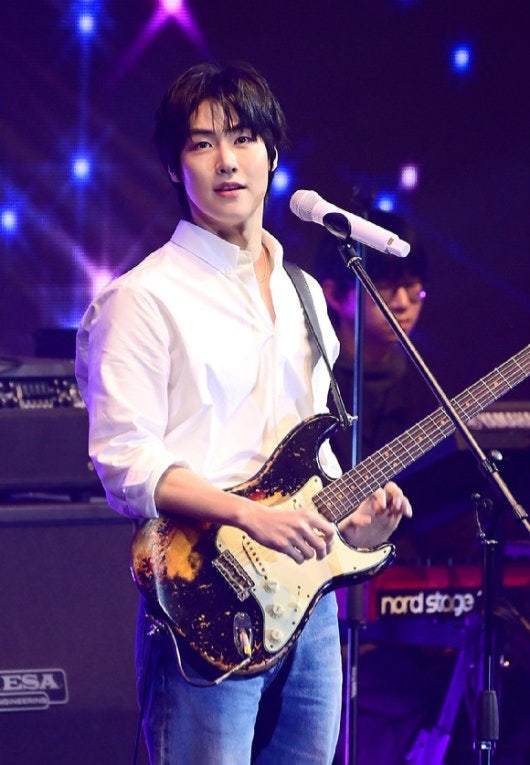 밴드를 이끄는 올라운더 프론트맨... 엔플라잉 '이승협' 프로필