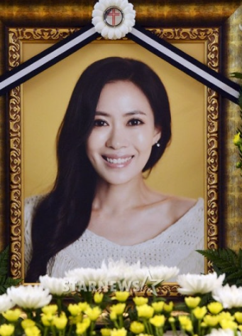 위암 말기에도 마이크 놓지 않았는데…41세에 떠난 미녀 가수