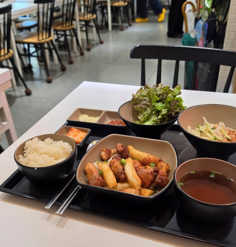 서울고속터미널 고기 혼밥, 놀부주방 반포점 구이삼겹 후기