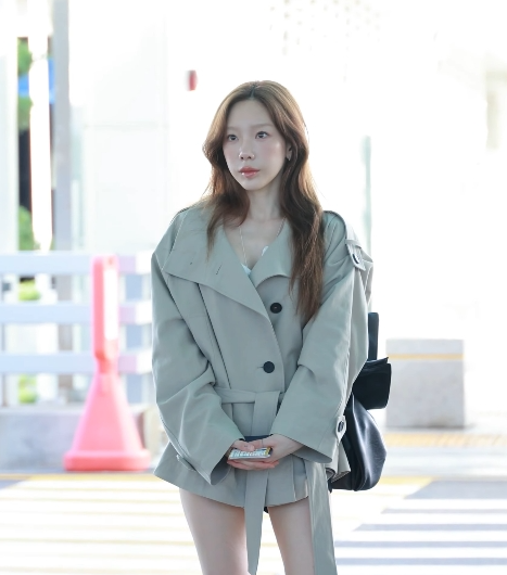 "이거 안 따라 입으면 올해 가을 패션 완전히 망합니다" 태연 가을 공항룩의 충격적인 반전