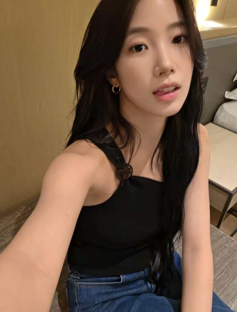 수지인 줄 알았는데 카즈하? “수지보다 예쁜 것 같은데…” 사복 패션까지 보니 더 놀랍다