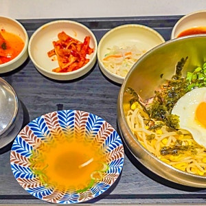 칠곡경북대병원 푸드코트 비빔밥과 튀김