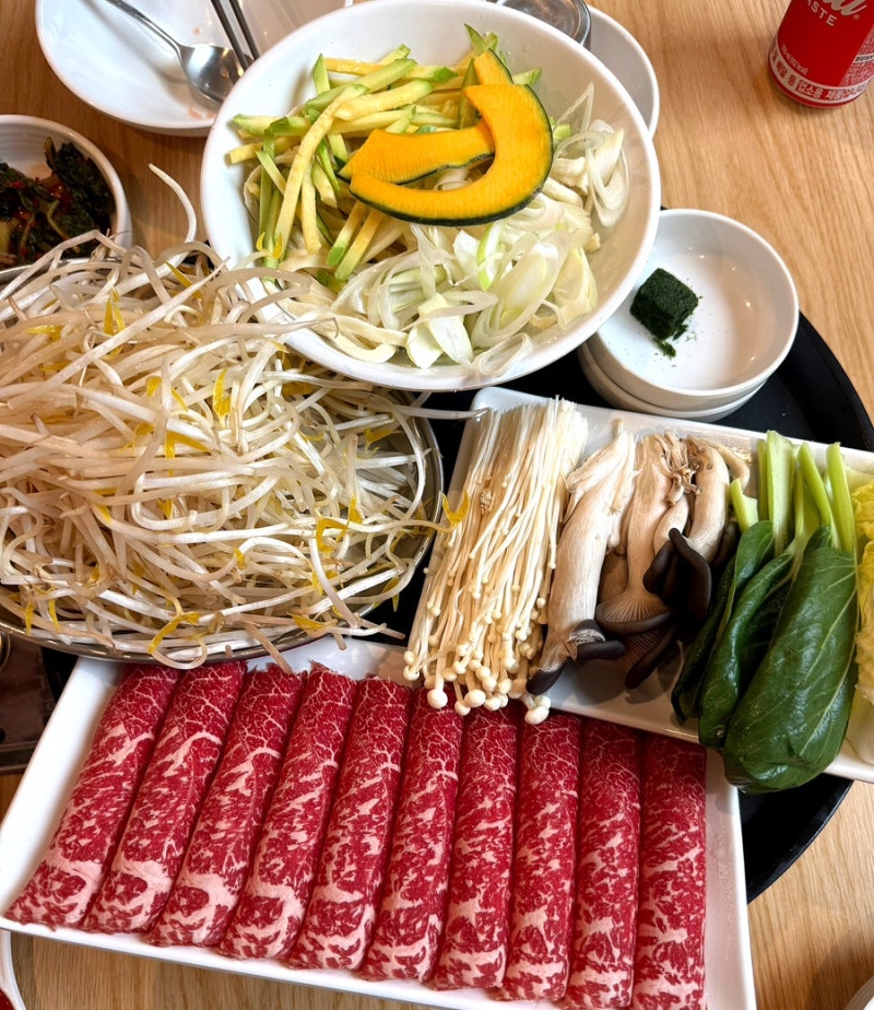 수원 광교호수공원 맛집 영통백합칼국수 광교점 따뜻하고 건강한 한 끼로 가족식사 모임 생....