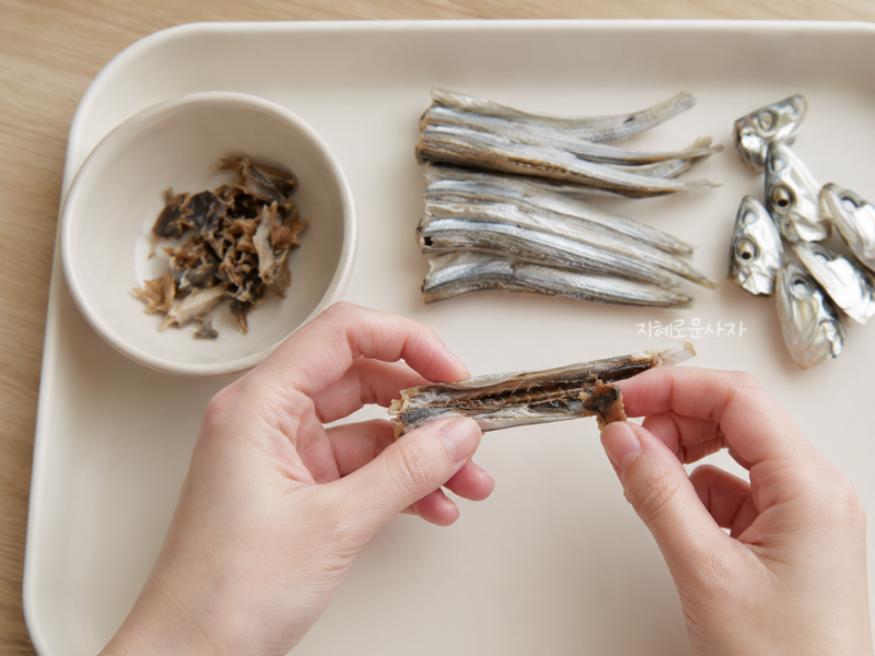 멸치손질 쓴맛 잡는 멸치 손질하는 법 및 냉동 보관 꿀팁