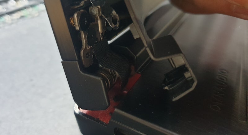 액정 힌지 파손, MSI GE73 Raider 게이밍 노트북 프레임 교체 수리로 해결!