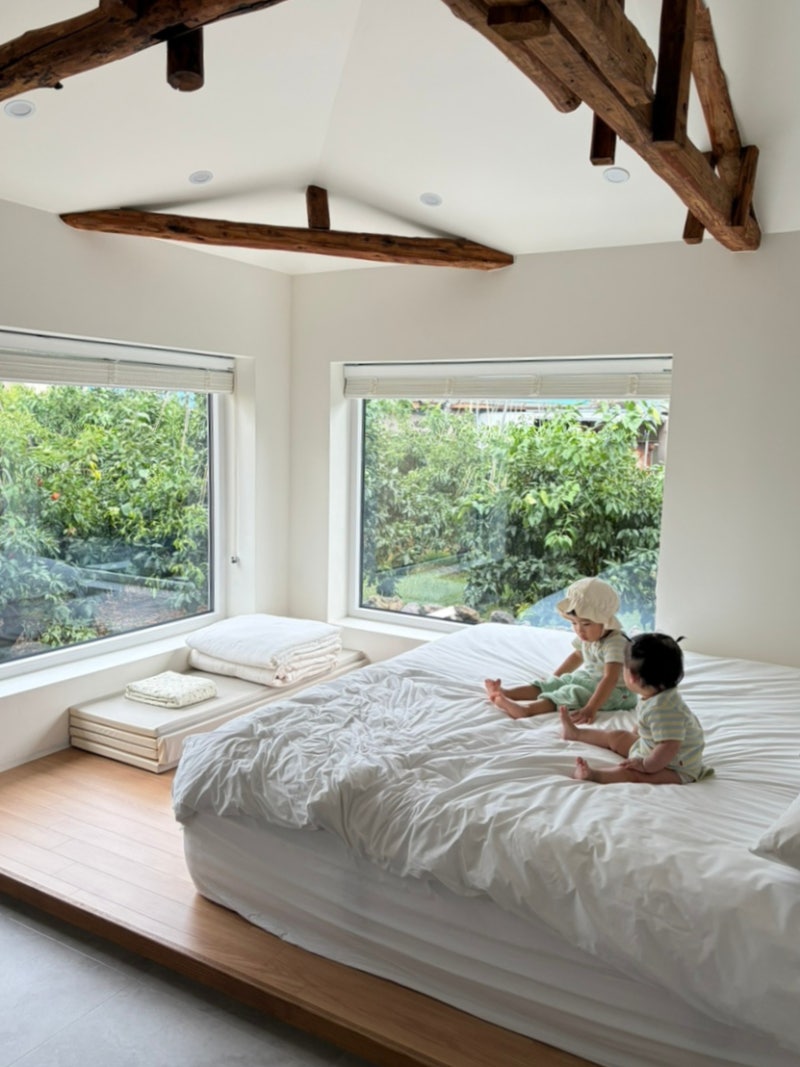 Jeju Island Accommodation for Kids: A Real Review of 'Bonjour Jeju,' a Private Pension with a 400-Pyeong Hallabong Orchard View (Baby Products Included)