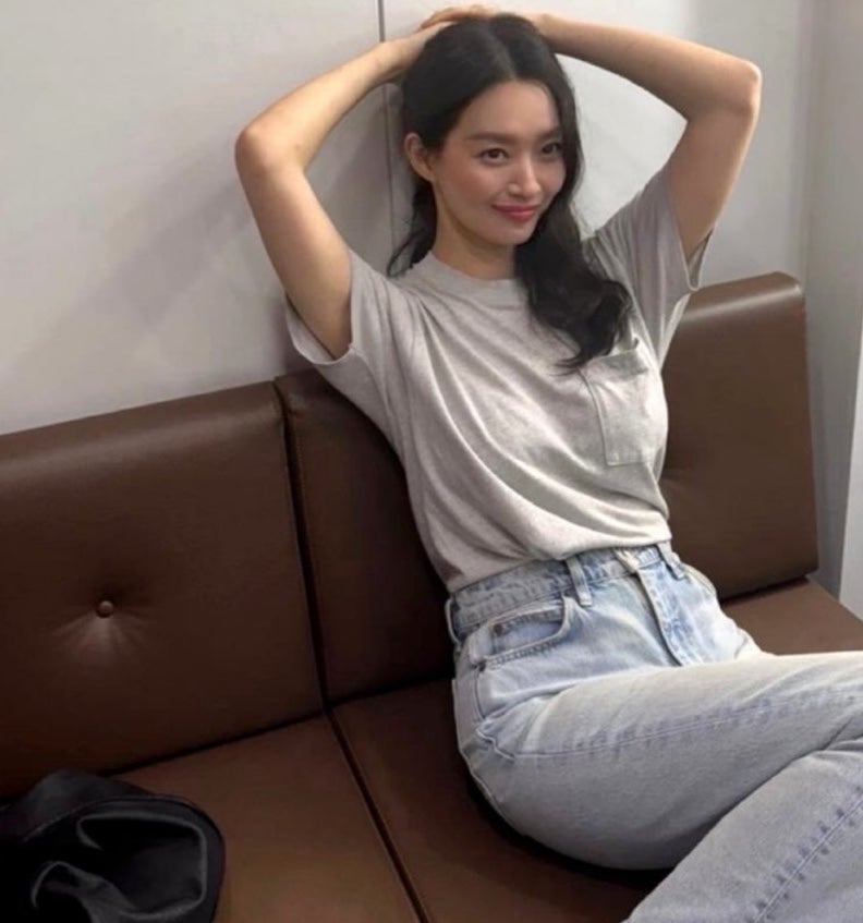 신민아 골반 라인 왜 이렇게 예쁜가 했더니..타고난 게 달랐네
