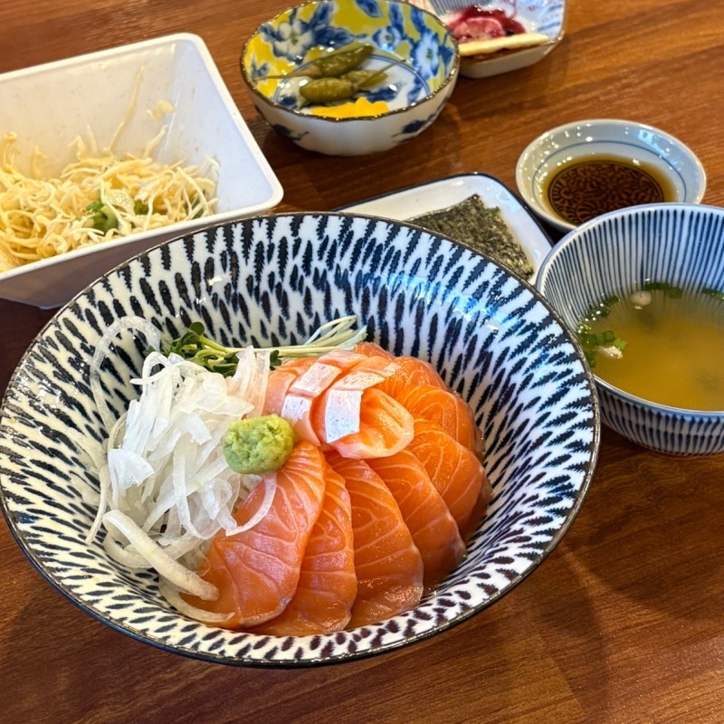 창원 가로수길 일식 맛집, 쇼쿠도 연어 사케동