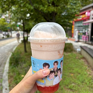 메가커피 신메뉴 복숭아 퐁당 요거트 스무디 내돈내산 후기! 당 떨어질 때 추천..
