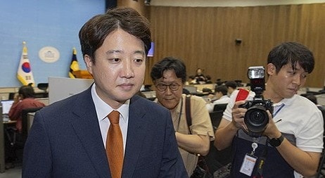 이준석, 사퇴 3일 만에 민주당行?…여당이 밝힌 '전혀 사실 아니다'의 진짜 의미
