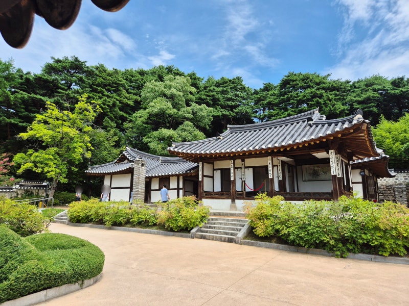 Gangneung Ojukheon: Shin Saimdang and Yulgok Yi I's Birthplace - Admission Fees and Museum Tour Route Guide