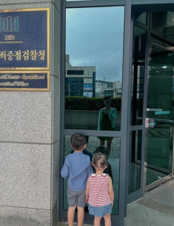 “이름만 재벌” 김수민 남편, 검사 그만둔 진짜 이유…현수막 하나로 난리났다