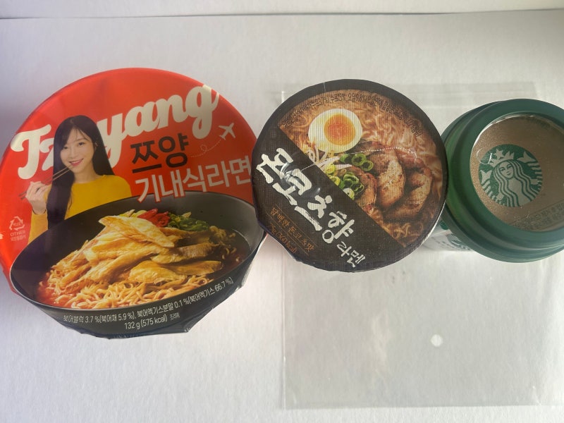 gs25시 쯔양기내식라면 돈코츠향라멘 스타벅스카페라떼