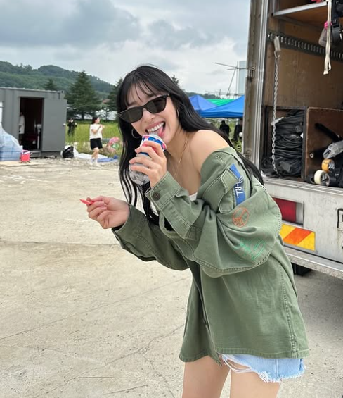 변요한 티파니 하와이, 꽃 사진 속 여자 손 누구? "당연히..."