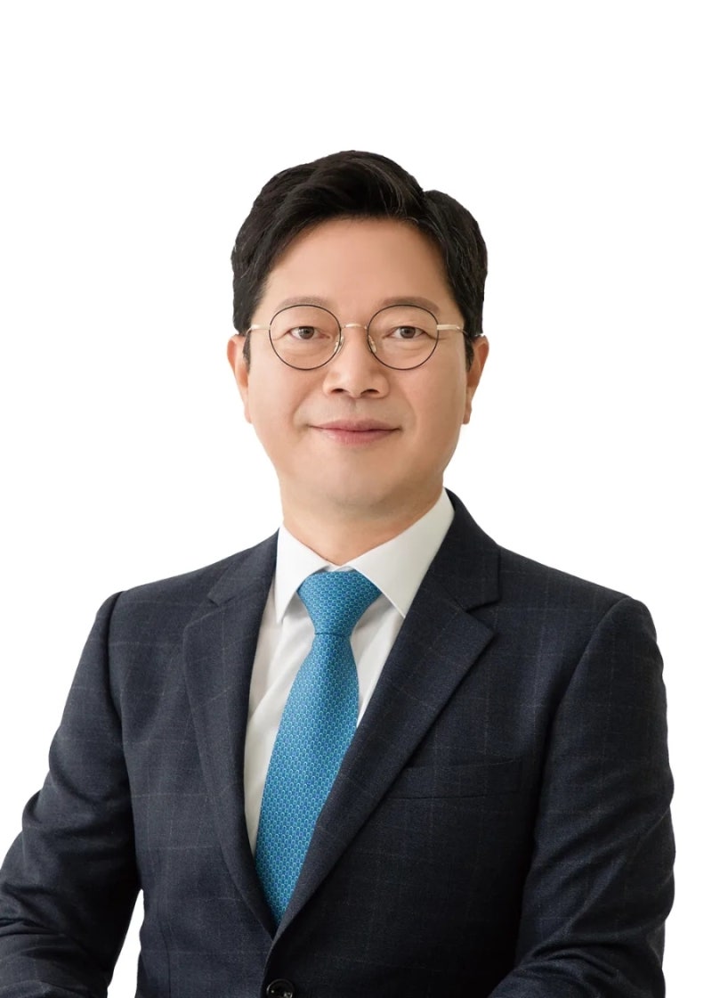 "판사 옷 벗고 국회로" | 김승원 의원, 장안 토박이의 파란만장 정치 입문기