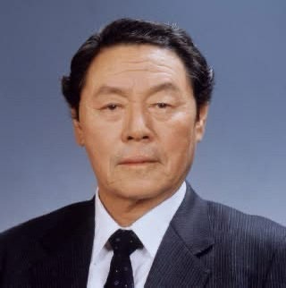 500만 원으로 시작해 2조 매출 라면 왕국 세운 남자 신춘호 회장, 농심이 라면과 스낵의 왕이 ....