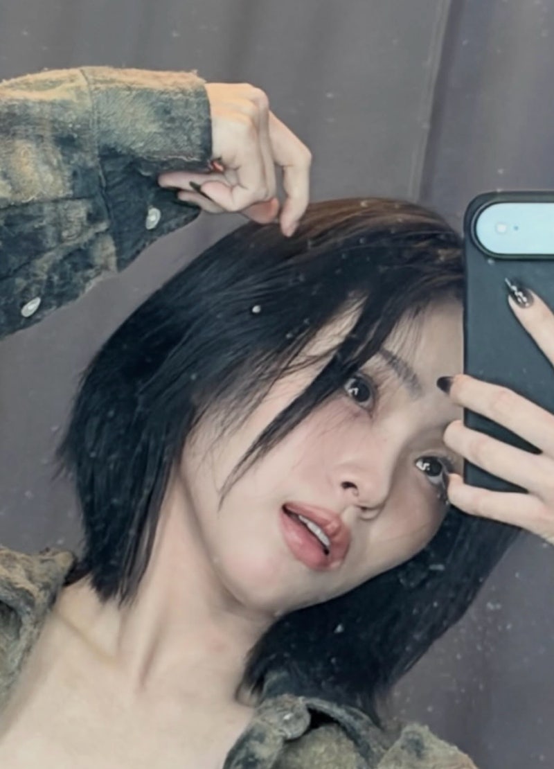 단발 허쉬컷 , 중성적인 시크함과 웨트함이 매력적인 있지 류진 헤어스타일
