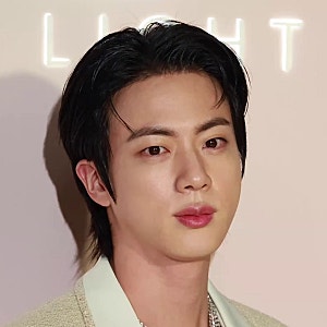 BTS 진이 입자 1,380만원 재킷도 품절? 역시 ‘진 효과