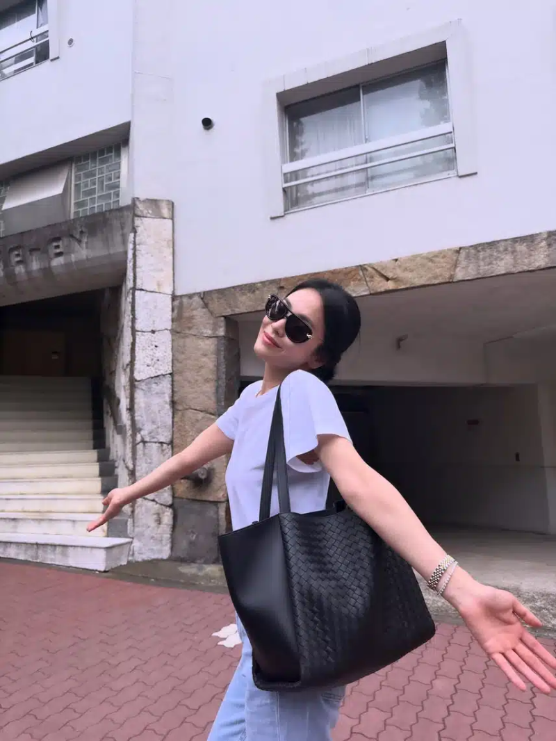 송혜교 보테가베네타 가방 3개 총정리, 689만원 코리에레부터 710만원 캄파나까지