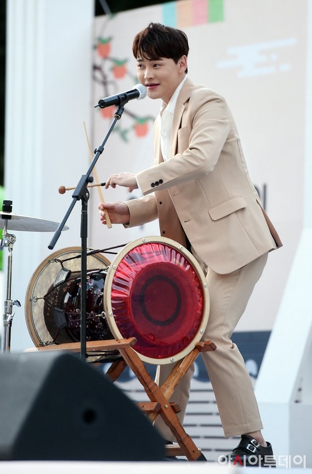 가수 박서진 프로필 고향 집 성형전 옛날얼굴 사주 군대 소속사 학력 엄마 아버지 여동생 누....