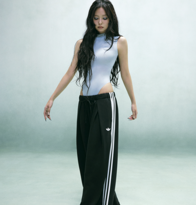 169,000원, 제니 협업답게 실루엣이 남다르다｜아디다스 제니 협업 플리티드 트랙 팬츠 다크 ....