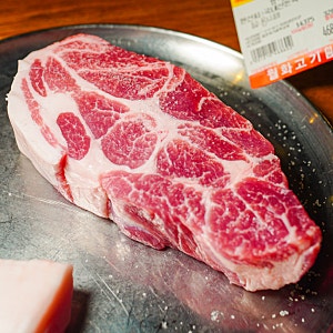 서울 신림 맛집 / 월화고기 보라매, 미쉐린 3스타가 선택한 듀록 돼지고기집 제철 호박잎 룸....