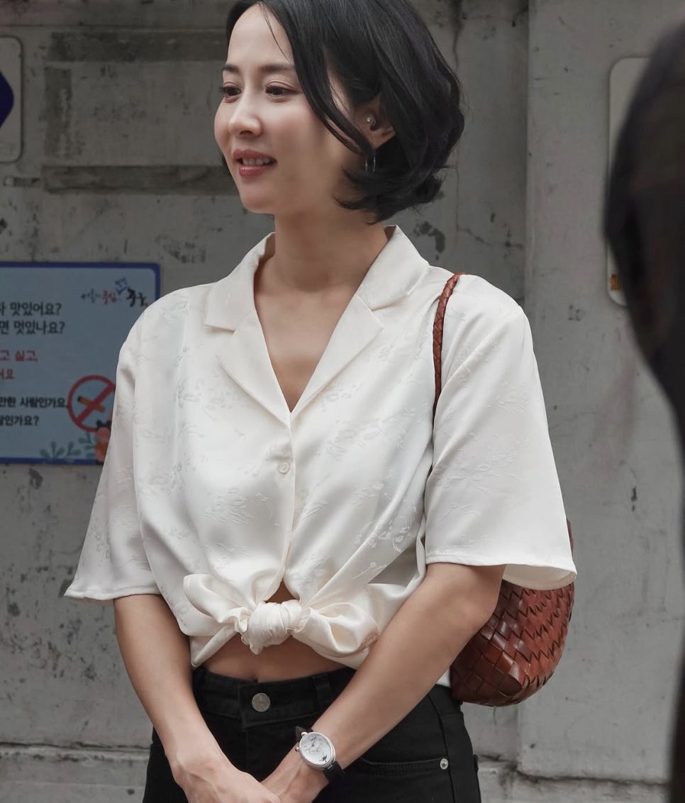조여정 단발에 크롭 셔츠까지, 40대 셔츠룩이 이렇게 시원해?