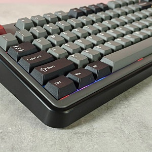 10만 원 미만에 LCD 미니 화면까지? 가성비 끝판왕 기계식 키보드
