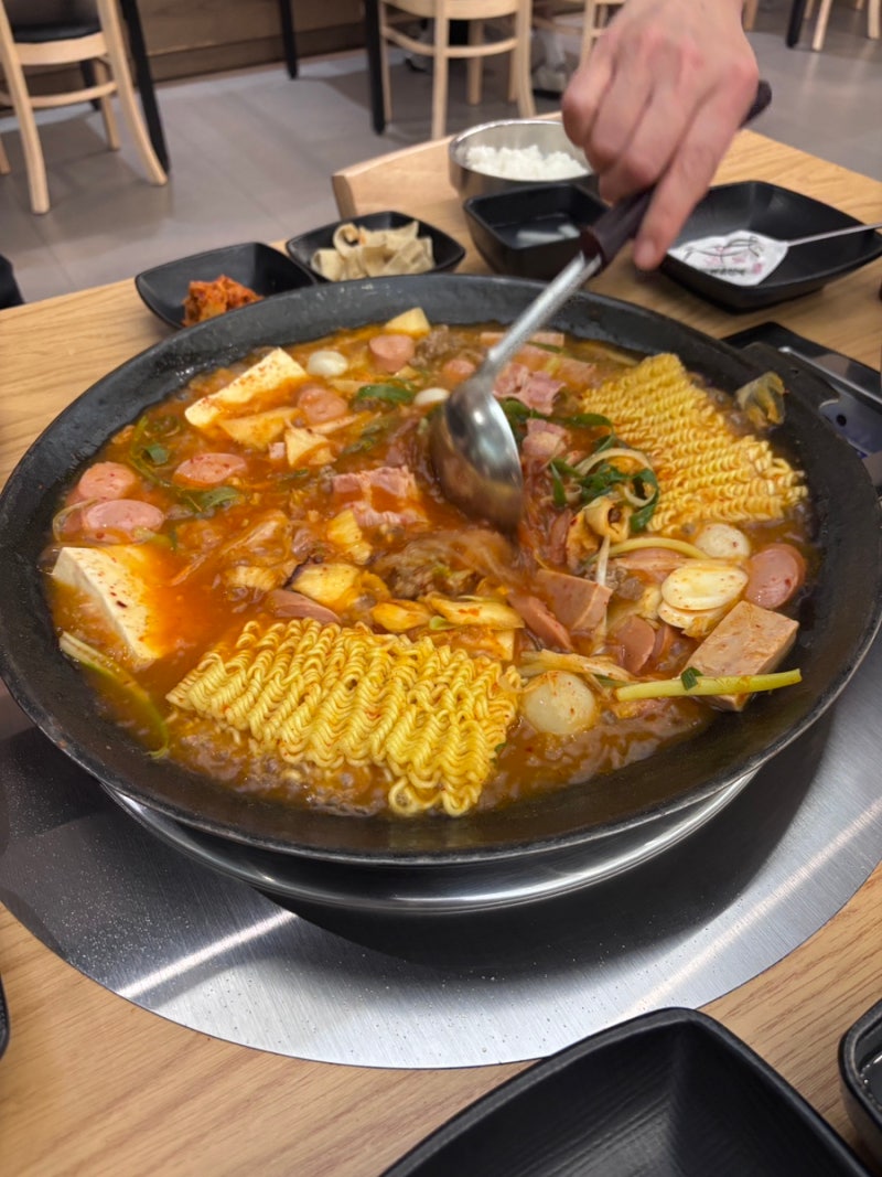 의정부 부대찌개 맛집 오뎅식당 신세계백화점 의정부점, 진한 국물에 라면사리까지!