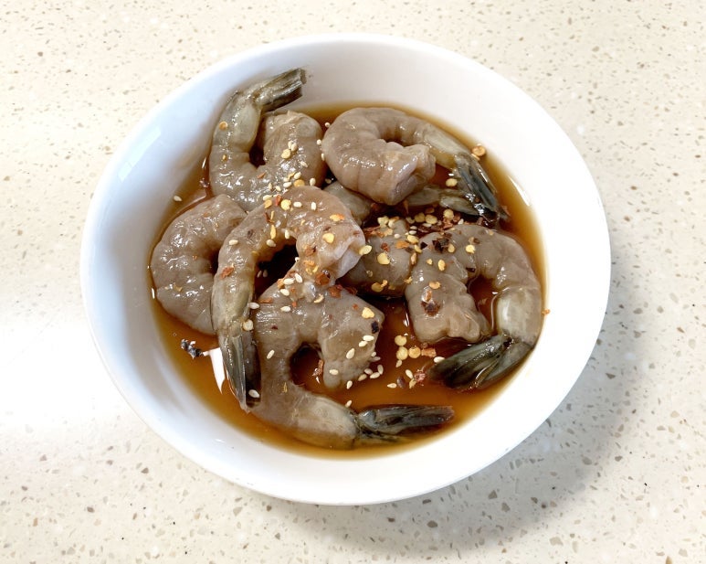 밥 한 공기로는 부족합니다! 비린내 없이 탱글하게 만드는 간장새우장 황금 레시피