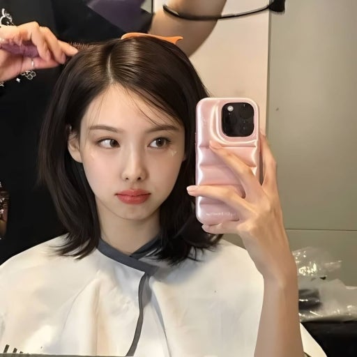 아직도 고객님들이 들고 오는 나연 레전드 사진, 넓은 이마인데 왜 앞머리를 많이 안 내렸을....