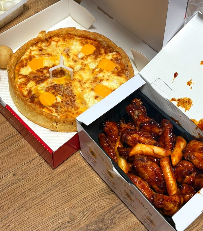 굽네치킨 볼케이노 윙봉과 시카고딥디쉬피자 첫 주문 후기