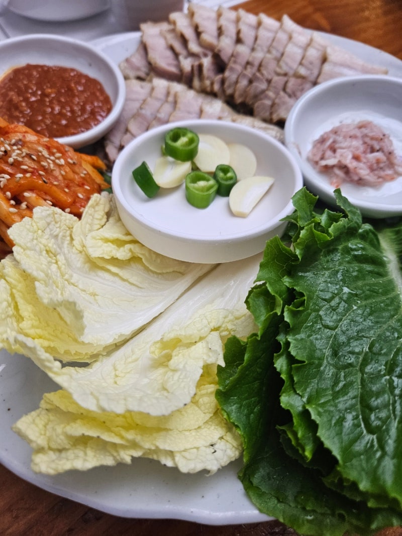 서초동 점심 맛집 소연｜푸짐한 보쌈정식에 따끈한 국밥까지 든든한 한 끼