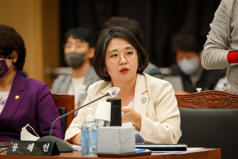 “용혜인 사퇴 안 하면 세금 더 나간다?…나경원 지적에 선관위 ‘제도 개선