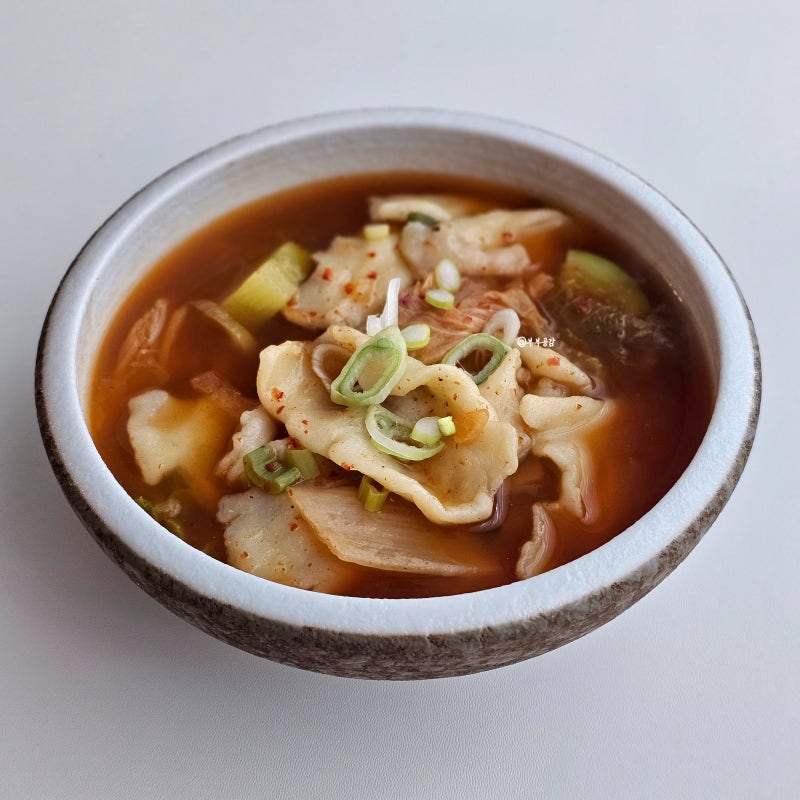 얼큰 김치 수제비 레시피 진짜 쫄깃한 수제비 반죽 만들기