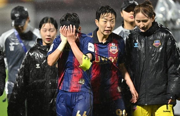 심판진 "걸스데이" 한마디에 발칵…지소연이 물병 던진 진짜 이유, 협회 해명이 오히려 독이 ....