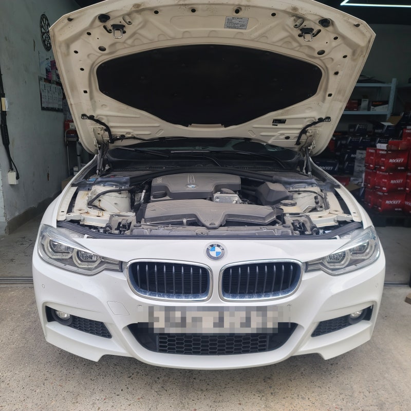 BMW 320i 배터리 교체 전문점 로케트 AGM95 밧데리 매장 방문 교체 및 코딩 후기