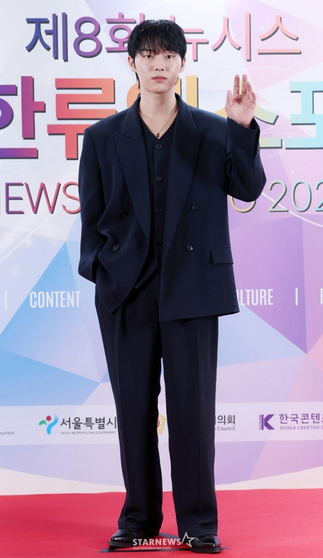 <b>최현욱</b> "망신살" 또 화제…취중 <b>라이브</b>에 사주 풀이까지