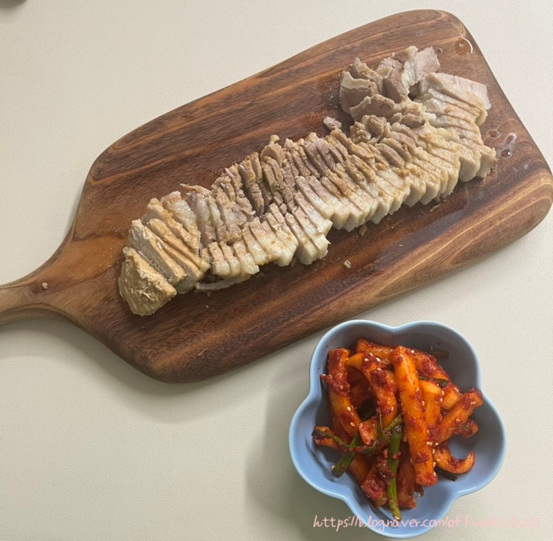 물 없이 촉촉한 무수분 수육 만들기｜식당처럼 꼬들한 무 보쌈김치 레시피