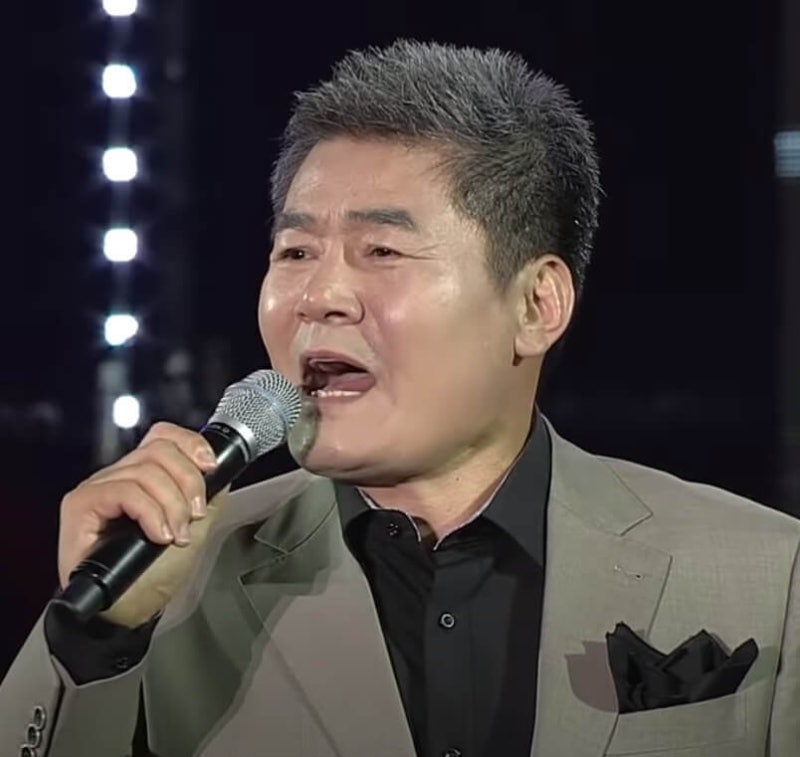 "아내가 산을 오르며 지켜낸 생명".. 죽음의 문턱을 건너 트로트계 거목으로 돌아온 가수 진....