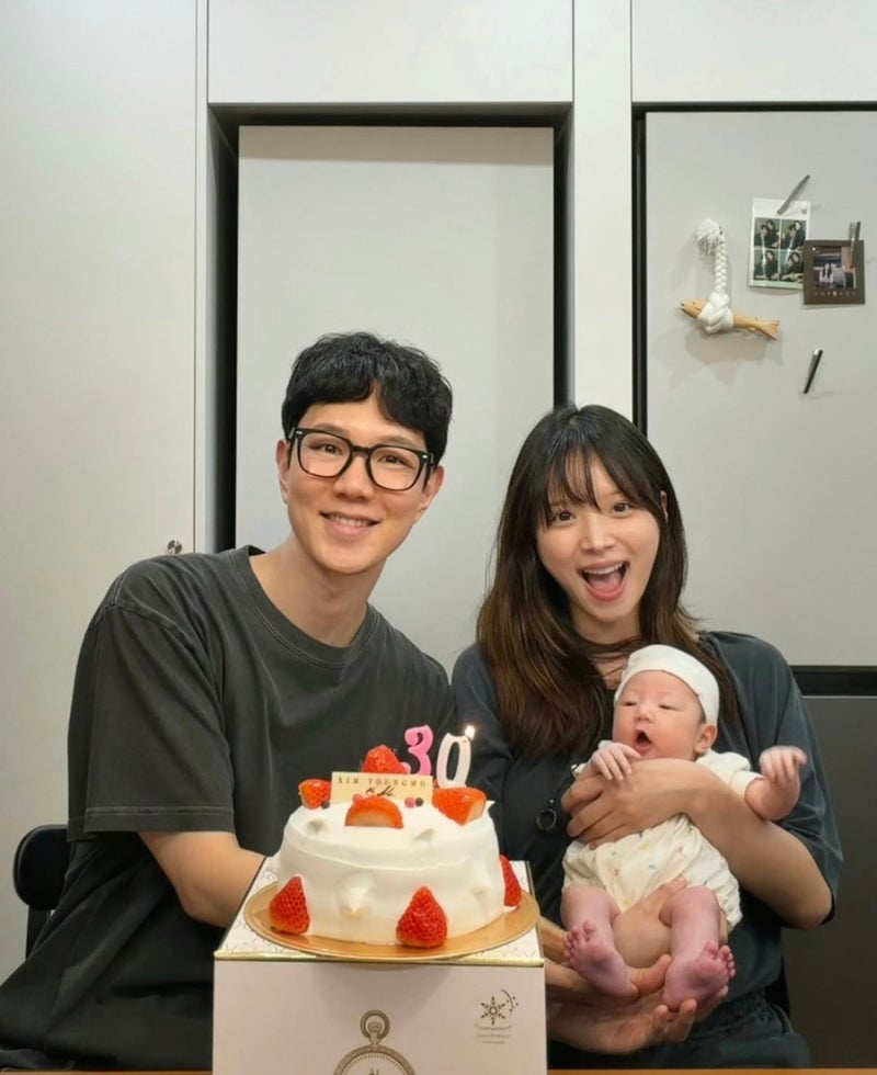 “이제 셋이 함께” 김지영♥윤수영, 갓난아기와 찍은 가족사진…달라진 일상 공개