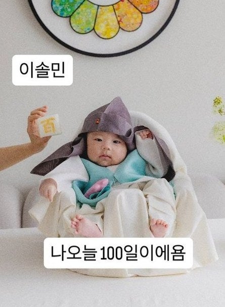 "前 워커홀릭 배우, 42세에 달라진 이유"…이시언 부부, 첫아들 100일 사진 공개하자 SNS 축하 ....