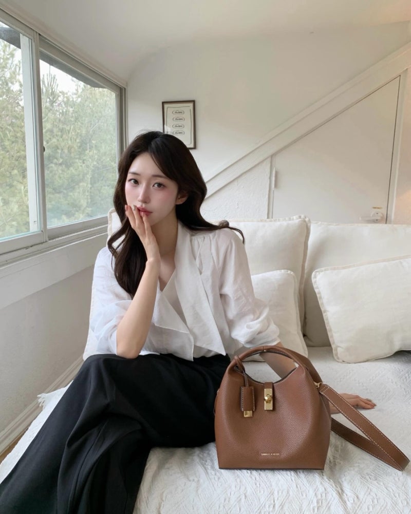 10만원대인데 룩이 확 살아납니다｜찰스앤키스 찬스 리사이클 턴락 버킷백 코디