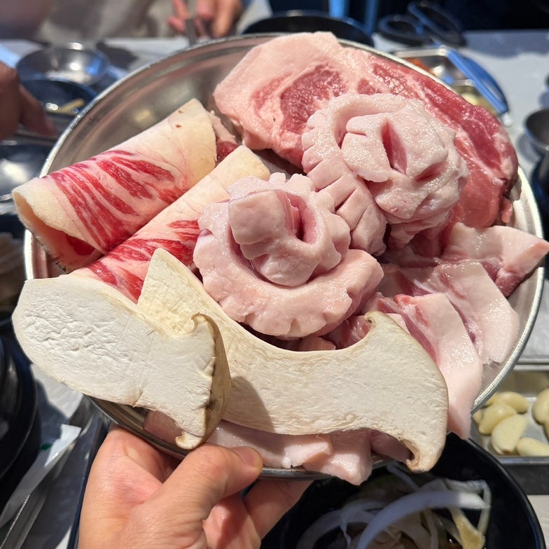 속초 해수욕장 근처 삼겹살 맛집 시그니처 꼬들살 고기싸롱