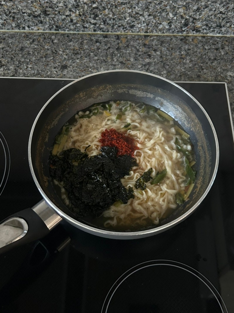 멸치칼국수 맛있게 먹는 방법 :: 10분 멸치칼국수 레시피 | 사먹는 칼국수랑 똑같은 맛