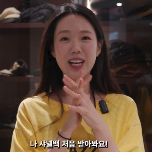 "막 던지고다녀" <b>지예은</b>에 1천만원 샤넬백 통크게 쏜 이혜영 ㄷㄷ