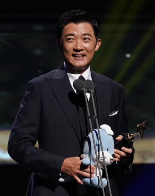 "회복 확률 7%"라던 그 한류스타, 미국서 뇌혈관 터져 머리 절반을 열었는데…5시간 대수술 딛....