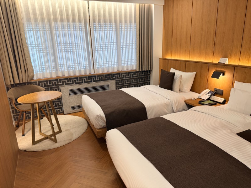 Busan Commodore Hotel Review: Free Breakfast for Elementary Kids, Twin Room for 130,000 Won