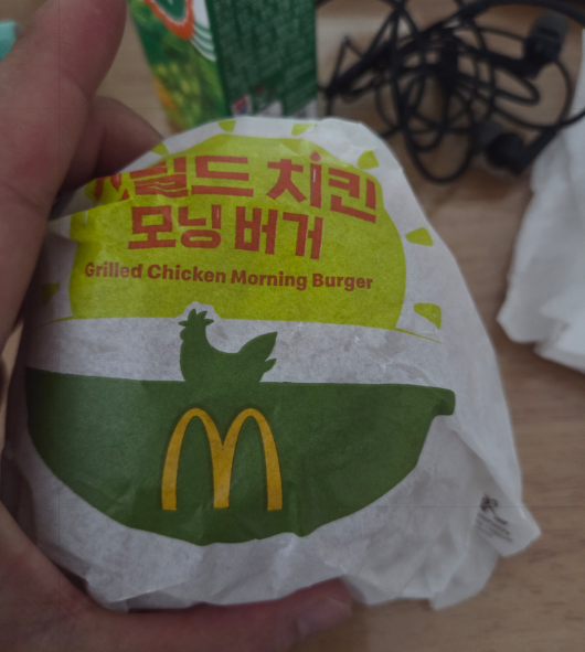 2026 맥도날드 메뉴판 총정리: 맥모닝 신메뉴 그릴드 치킨 모닝 버거 맛과 영양성분 분석 (# 그....